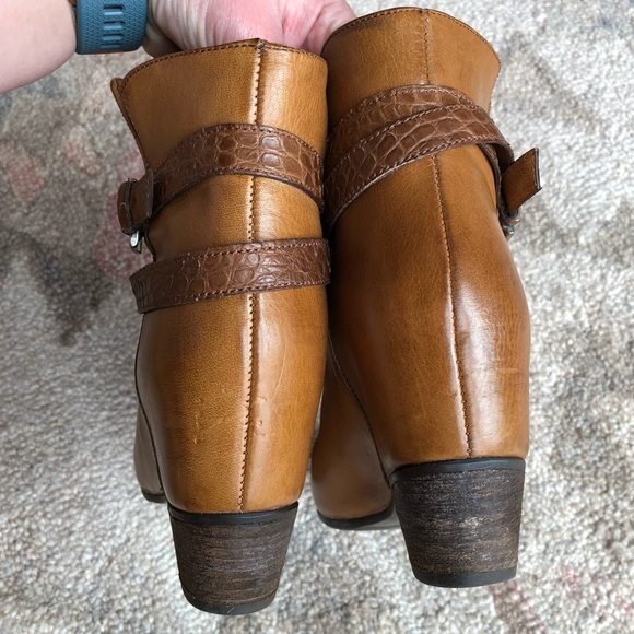 Hidden wedge booties - Picture 4 of 7